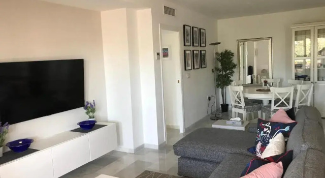 Stunning apartment metres from the beach - RDR222