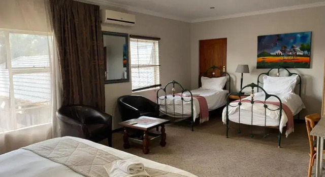 Двухместный номер Standard с балконом и с красивым видом из окна Africa Footprints Lodge Kempton Park