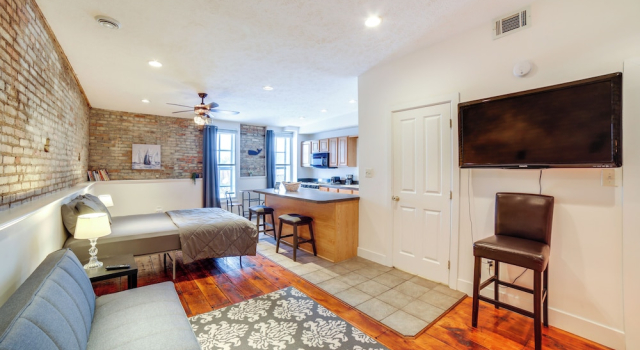 Апартаменты Cozy Lowell Studio ~ 19 Mi to Grand Rapids!