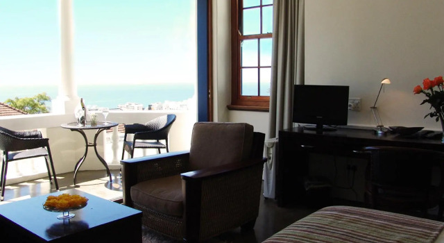 The Walden Suites, Забронировать Гостевой дом Отели Кейптауна с бассейном, рядом с MyCiTi Station Queens Beach, Бассейн