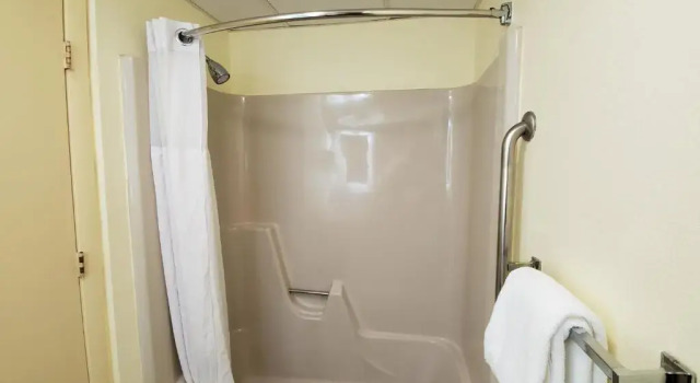 Четырёхместный номер Standard Ramada by Wyndham Groton Mystic