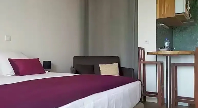 Двухместный номер Standard с балконом Domaine du Normandoux, The Originals Relais (Relais du Silence)