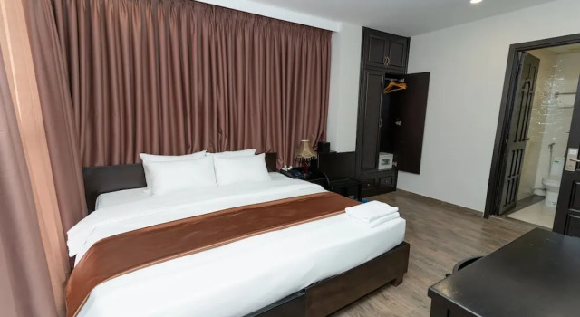 Люкс с балконом Queen Central Hotel - Ben Thanh Market