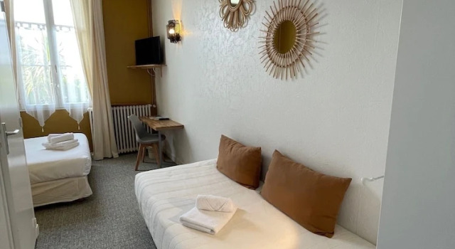 Трёхместный номер Superior с балконом и с частичным видом на океан Hôtel Michelet Plage