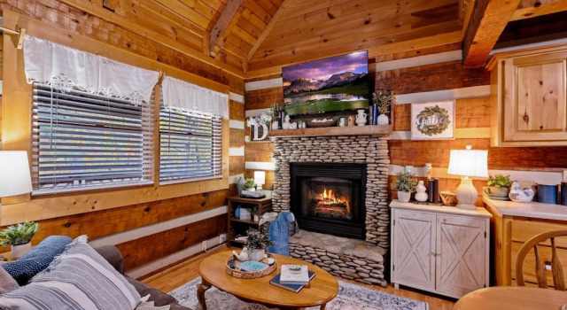 Hot Tub View Pool Table Fireplace Honeymoon