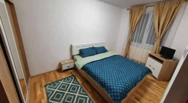 Apartament spatios, living+ 2 dormitoare, Rezerwuj Apartament Hotele w Carpathians - Romania z parkingiem, Parking
