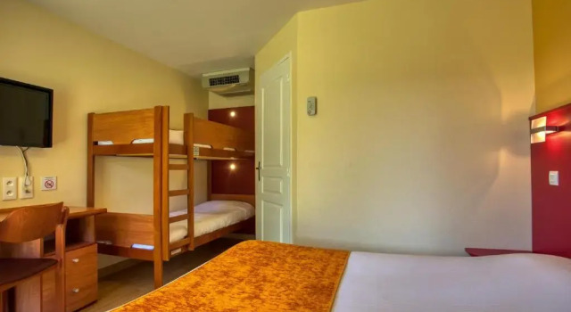 Семейный номер Standard FASTHOTEL Sarlat - Abbys Hotel