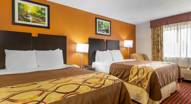 Четырёхместный номер Standard Rodeway Inn Coopersville