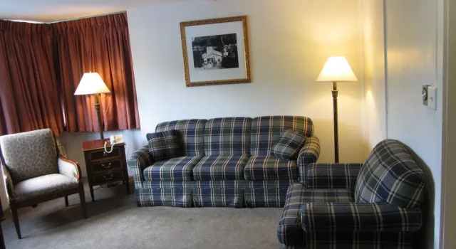 Snow Lake Lodge