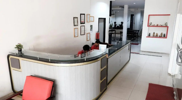 OYO 844 Surya Hotel, Rezerwuj Hotel Jambi 