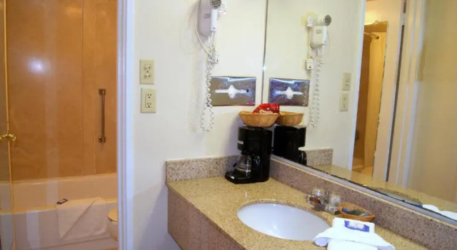 Четырёхместный номер Standard Red Carpet Inn - Natchez