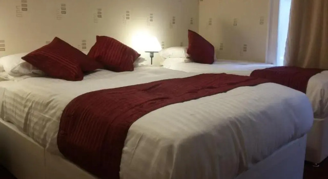 Трёхместный люкс The Garth Hotel