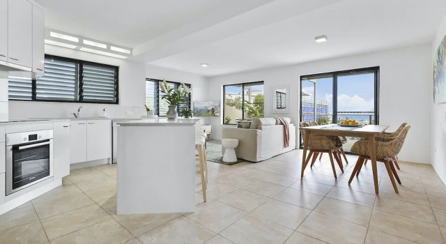 Двухместные апартаменты Deluxe с балконом и с видом на океан Crystal Shores Sunshine Beach