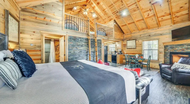 Hot Tub & Fire Pit: Cozy Cabin in Broken Bow!, Rezerwuj Hotel Hochatown Oklahoma