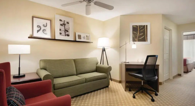 Двухместный люкс c 1 комнатой Country Inn & Suites by Radisson, Des Moines West, IA
