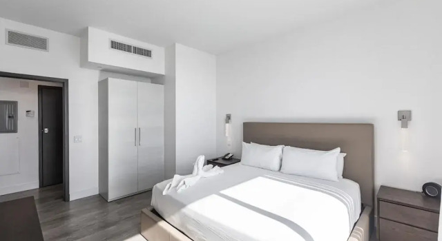 Upscale Modern 4 Bedroom Condos on the Beach, Book Hotel Hollywood Panhandle Florida