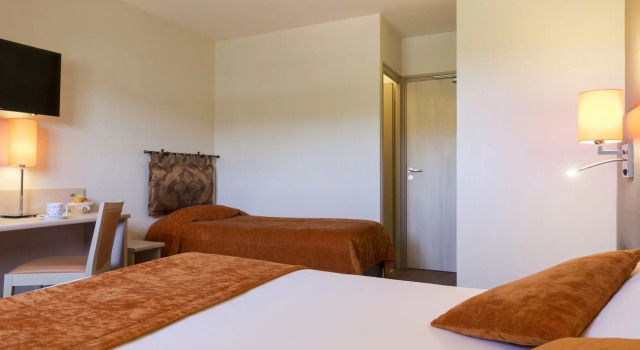 The Originals City, Hôtel Rey du Mont Sion, Saint-Julien-en-Genevois Sud, 预订 酒店 圣朱利安恩因 Geneva-French Side