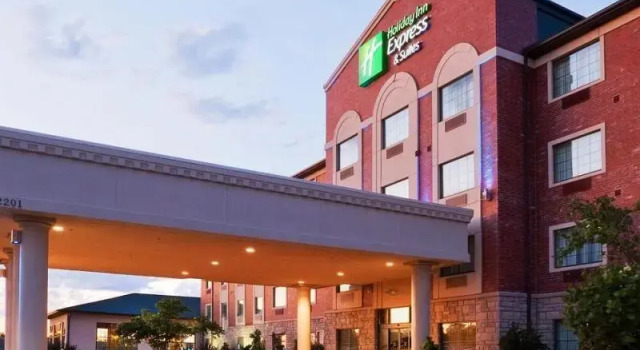 Четырёхместный люкс Holiday Inn Express & Suites Tulsa S Broken Arrow Hwy 51 by IHG