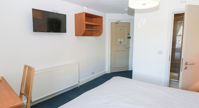 Bedroom 2, Varaa Lomakoti Bishop Auckland 