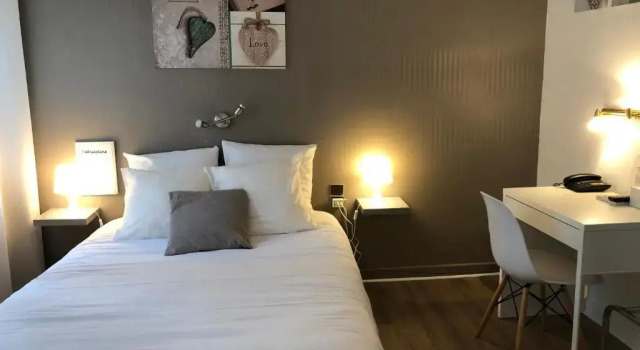Двухместный номер Standard Logis Hôtel lAbricotine