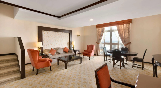 Hawthorn Suites by Wyndham Al Khobar, Забронировать Отель Аль Кхобар Эш-Шаркия, рядом с Банкетный зал Seef