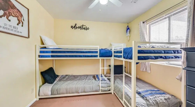Downtown Williams Home: Walk to Shops & Dining!, Забронировать Отель Отели Уильямс с парковкой, Парковка