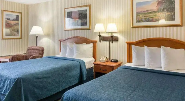Четырёхместный номер Standard Rodeway Inn Joint Base Andrews Area