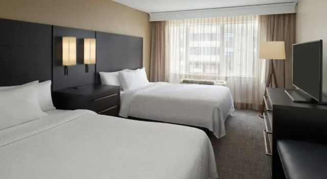 Четырёхместный люкс с 2 комнатами Residence Inn by Marriott London Canada