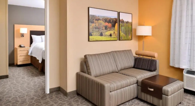Люкс TownePlace Suites by Marriott Detroit Commerce