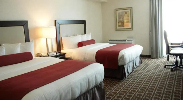 Четырёхместный номер Standard Admiral Inn Mississauga