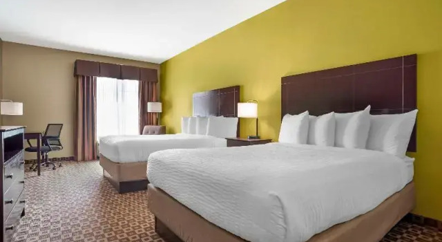 Четырёхместный номер Standard Best Western Plus Chalmette Hotel