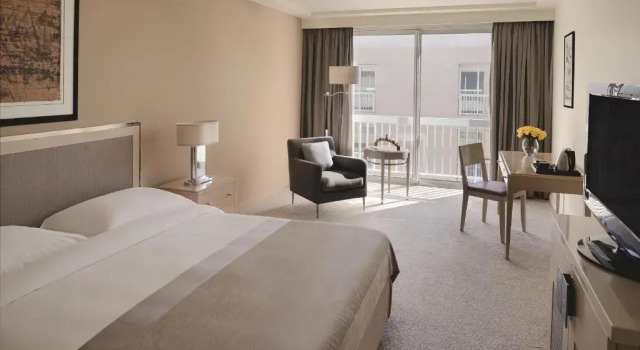 Номер Deluxe Mövenpick Hotel Beirut