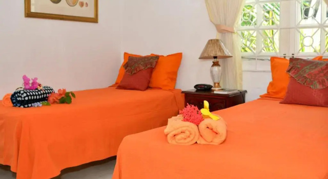 Paradise Palms Jamaica Vacation Rental, Book Hotel Hoteller i Montego Bay Coast med parkering, Parkering