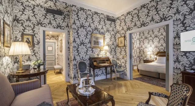 Люкс Deluxe с балконом Relais & Châteaux Hotel Orfila