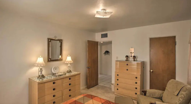 Central Phoenix Home < 3 Mi to Downtown!, Забронировать Отель Отели Финикс 3 звезды, рядом с Больница и медицинский центр Святого Иосифа, 3*