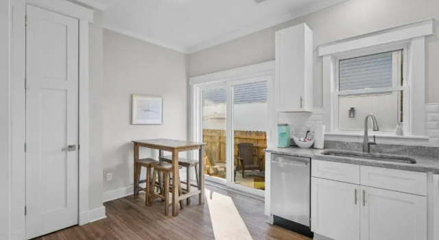 Modern Carolina Beach Boardwalk Cottage near Amenities!, Забронировать Дом для отпуска Каролина-бич Уилмингтон