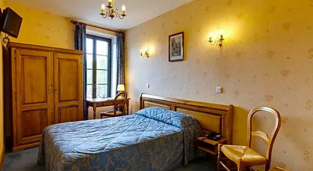 Номер Economy Logis Hotel de La Cloche