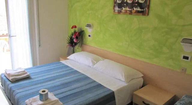Трёхместный номер Standard с балконом Hotel Villa Elia