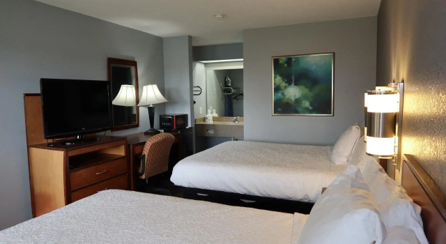Четырёхместный номер Standard Americas Best Value Inn Yukon