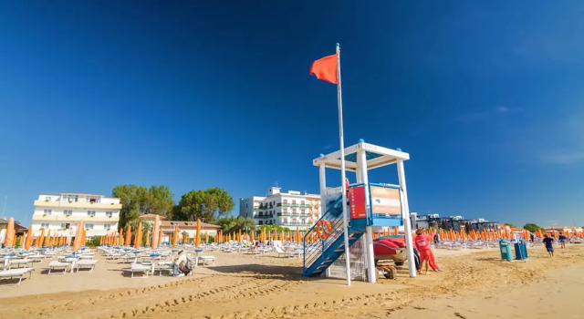 Студия с балконом и с видом на город Cozy Studio Near the Beach