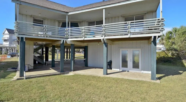 Beachfront Feel BFF 5 Br home by RedAwning