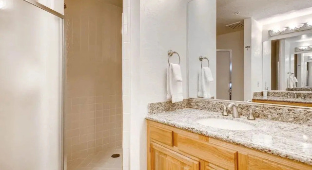 Powder Run - 3BR Condo + Private Hot Tub #C-11 - LLH 61658
