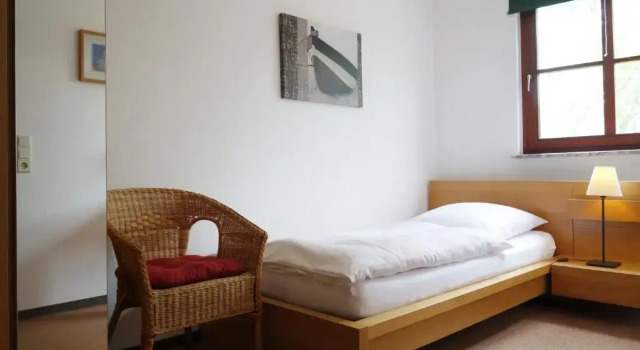 Номер Standard Pension am Helenenwall