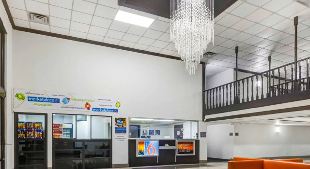 Rodeway Inn Indianapolis, Book Motel Hoteller i Warren Township med parkering, Parkering