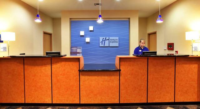 Holiday Inn Express Hotel & Suites La Place by IHG, Забронировать Отель Отели Луизиана с парковкой, Парковка
