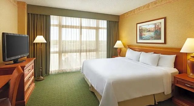 Двухместный номер Standard c 1 комнатой Embassy Suites by Hilton Charleston Airport Convention Ctr