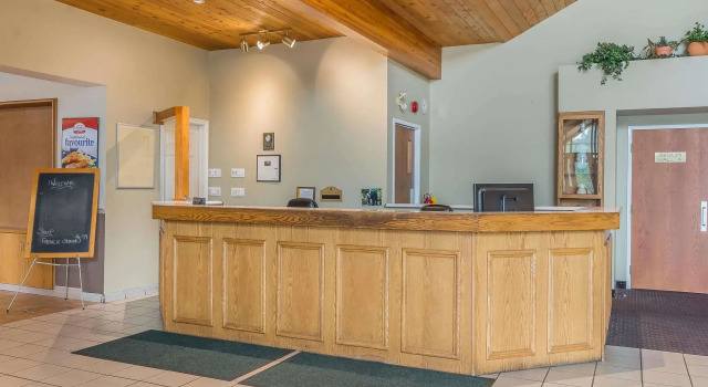 Jolly Roger Inn & Resort, Buchen Sie Resort Otter Lake Ontario