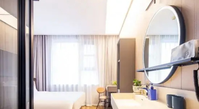 Люкс HanTing Hotel (Minquan Railway Station Bingxiong Avenue)