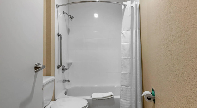 Четырёхместный люкс Comfort Inn & Suites Montgomery East Carmichael Rd