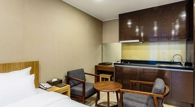 Rich Hotel
